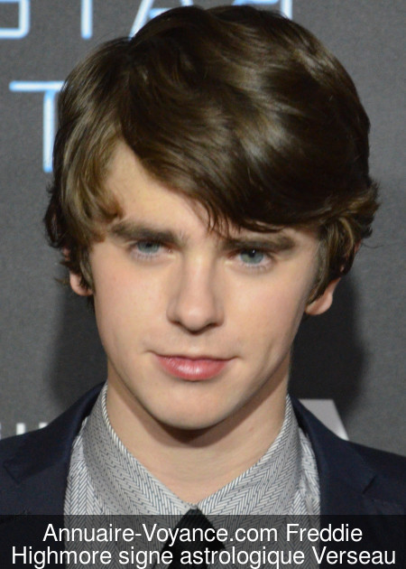 Freddie Highmore Verseau