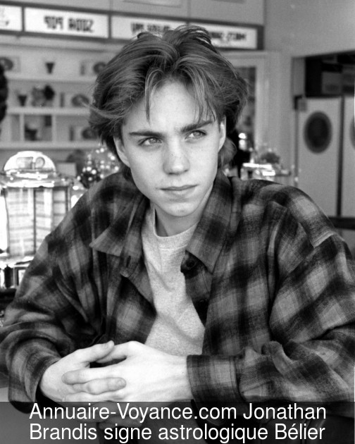 Jonathan Brandis Bélier