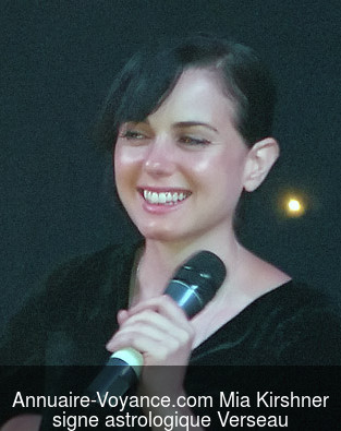 Mia Kirshner Verseau